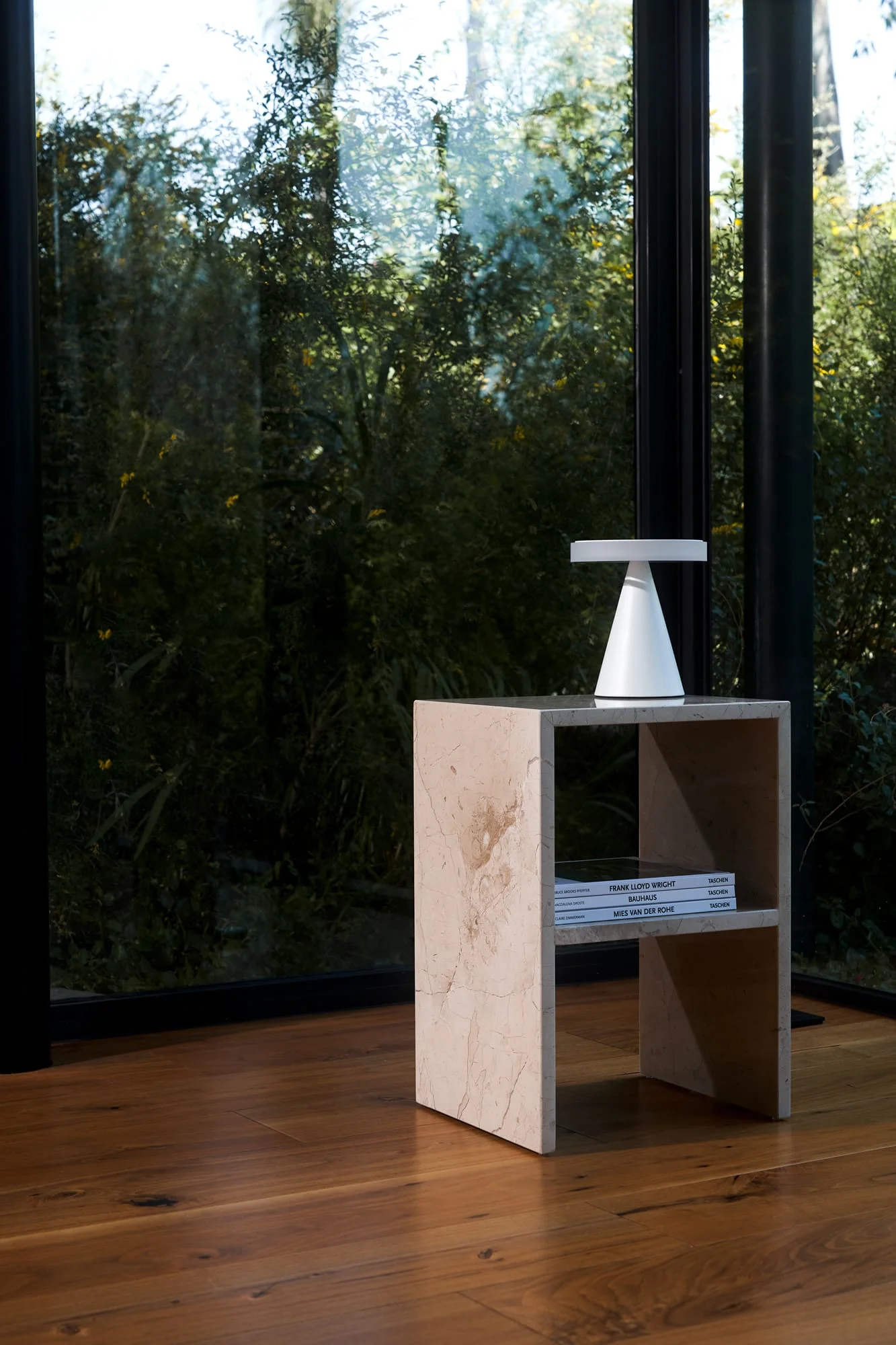 sideliner_table_maya_marmor