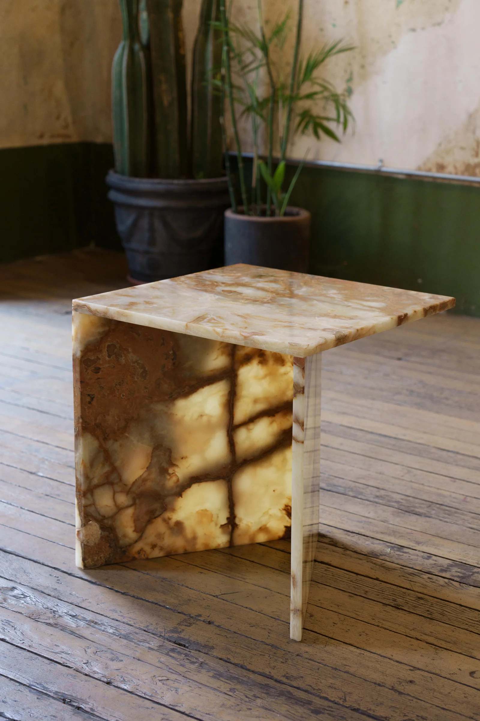 green-onyx-table-cross